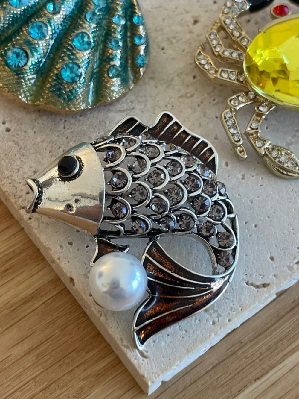 Ocean Brooch Bundle Crab Fish Shell Coastal Resort Vacation Statement Jewelry Se - Picture 4 of 8